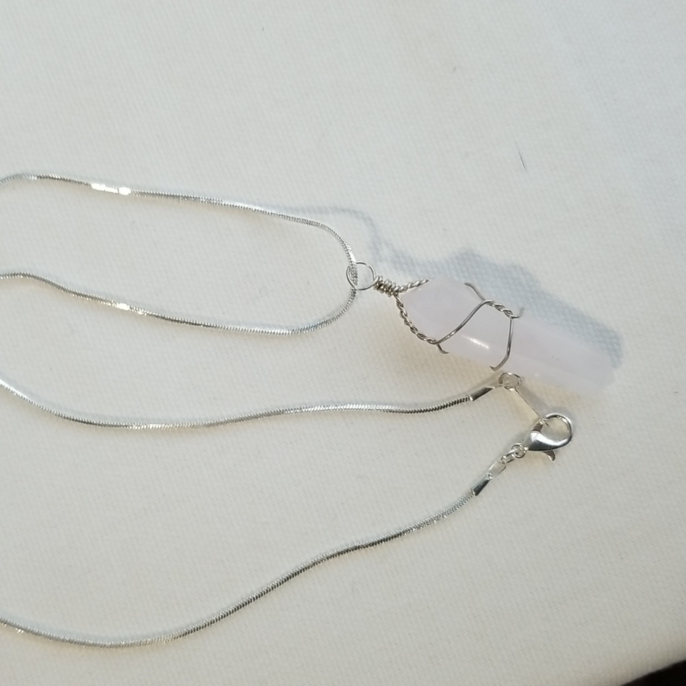 Rose Quartz Pendant on Silver Chain - Picture 3 of 5